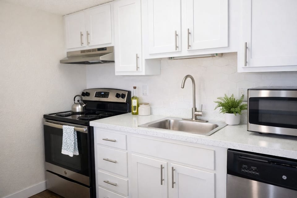 Small but fully equipped—everything you need to cook, dine, and feel right at home