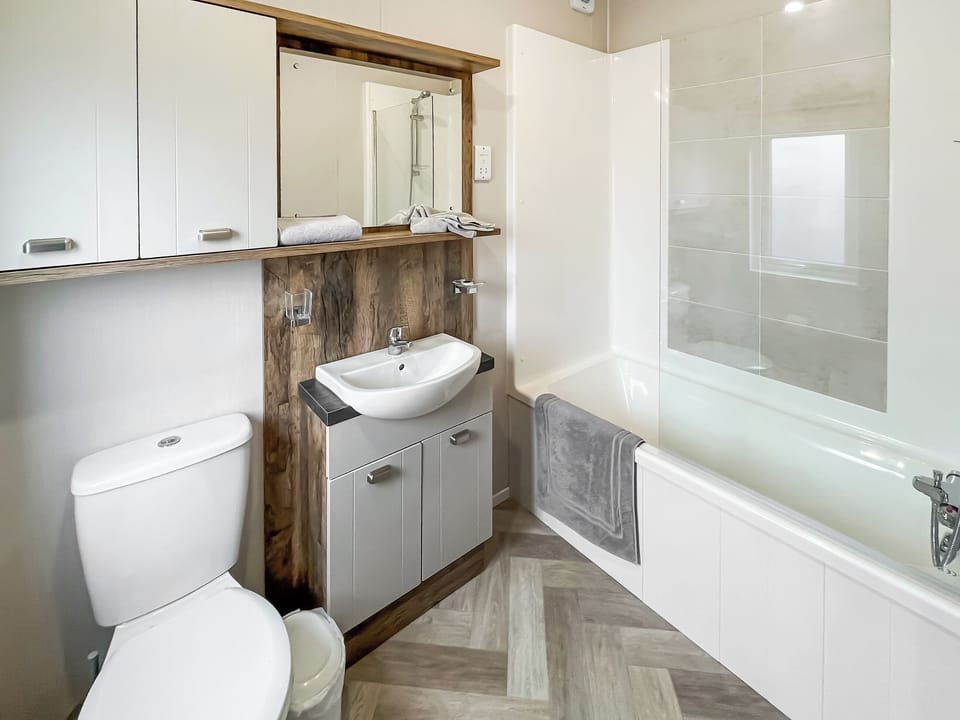 Bathroom | Reed Roost - The Laurels, Addlethorpe, near Skegness