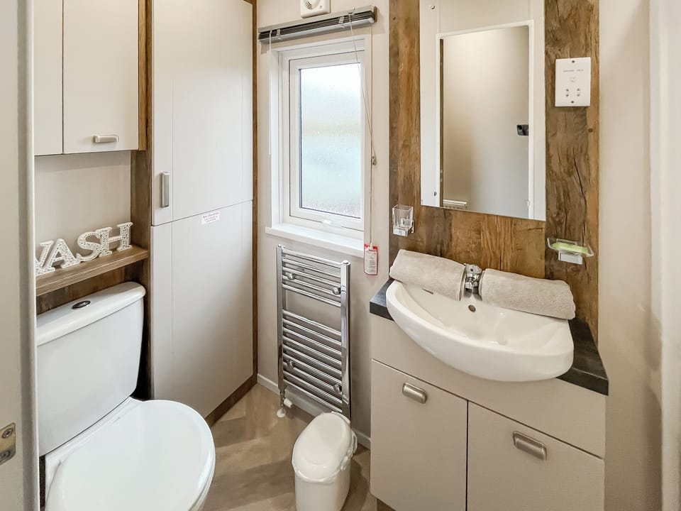 Bathroom | Reed Roost - The Laurels, Addlethorpe, near Skegness