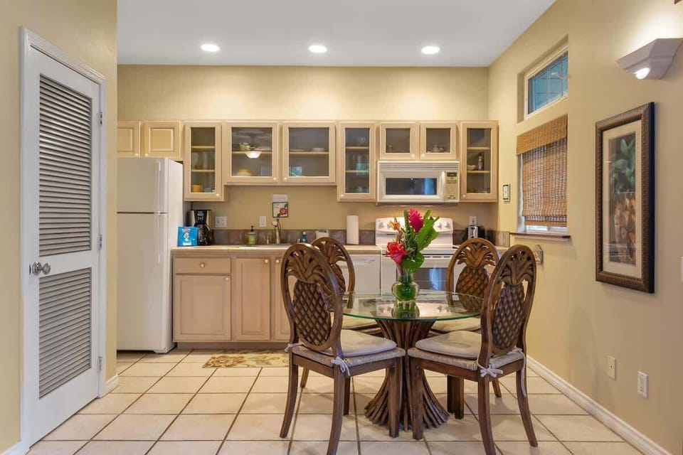 One Bedroom Downstairs Kitchenette