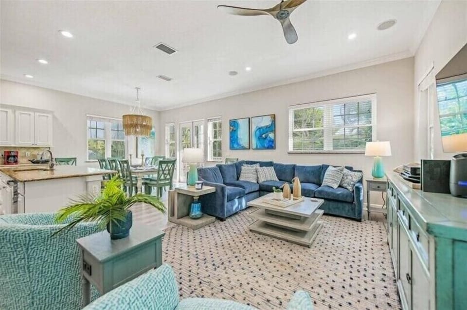 Very spacious Livingroom