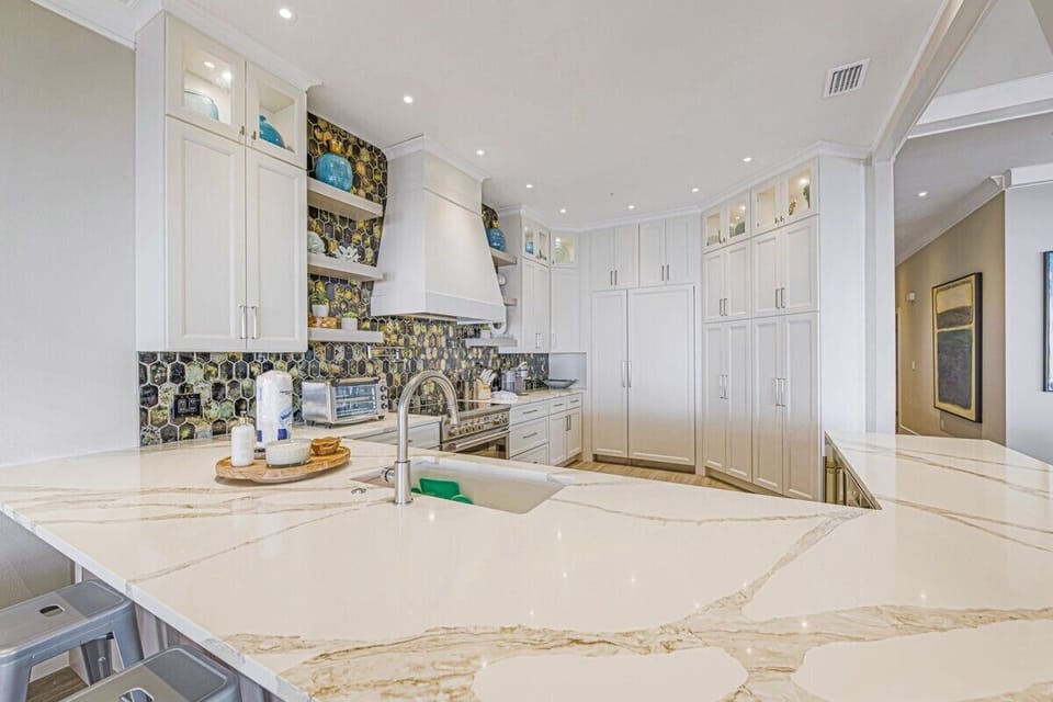 Kitchen with island