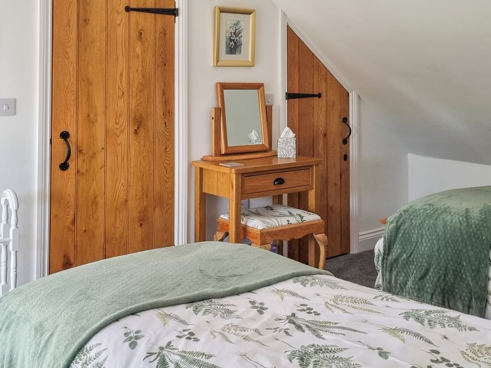 Twin bedroom | 1 Beacon Cottage, Beacon Cottage