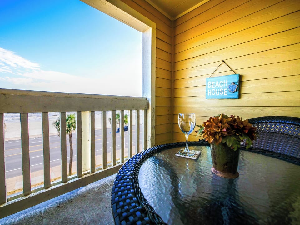 Condo (2 Bedrooms) | Property amenity
