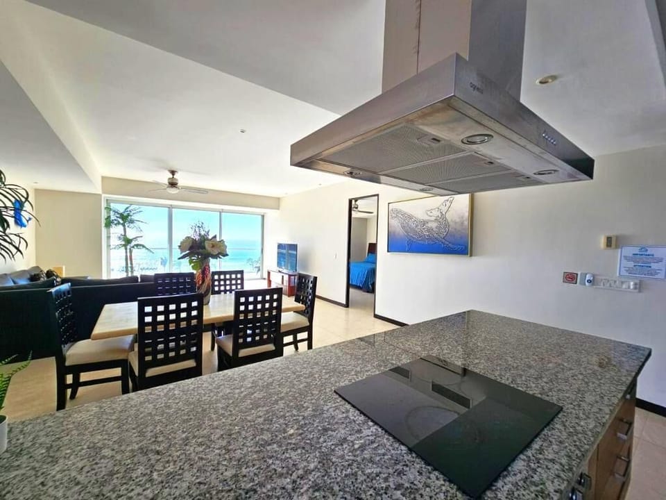 Oceanview Luxury Condo at Peninsula Mazatlán (2032)
