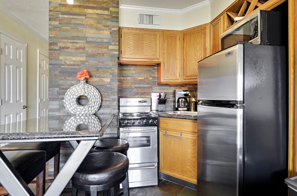 Condo (1 Bedroom) | Property amenity