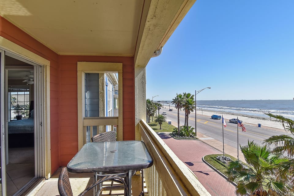 Condo (2 Bedrooms) | Property amenity