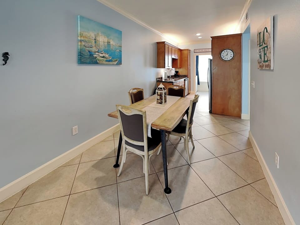 Condo (2 Bedrooms) | Property amenity