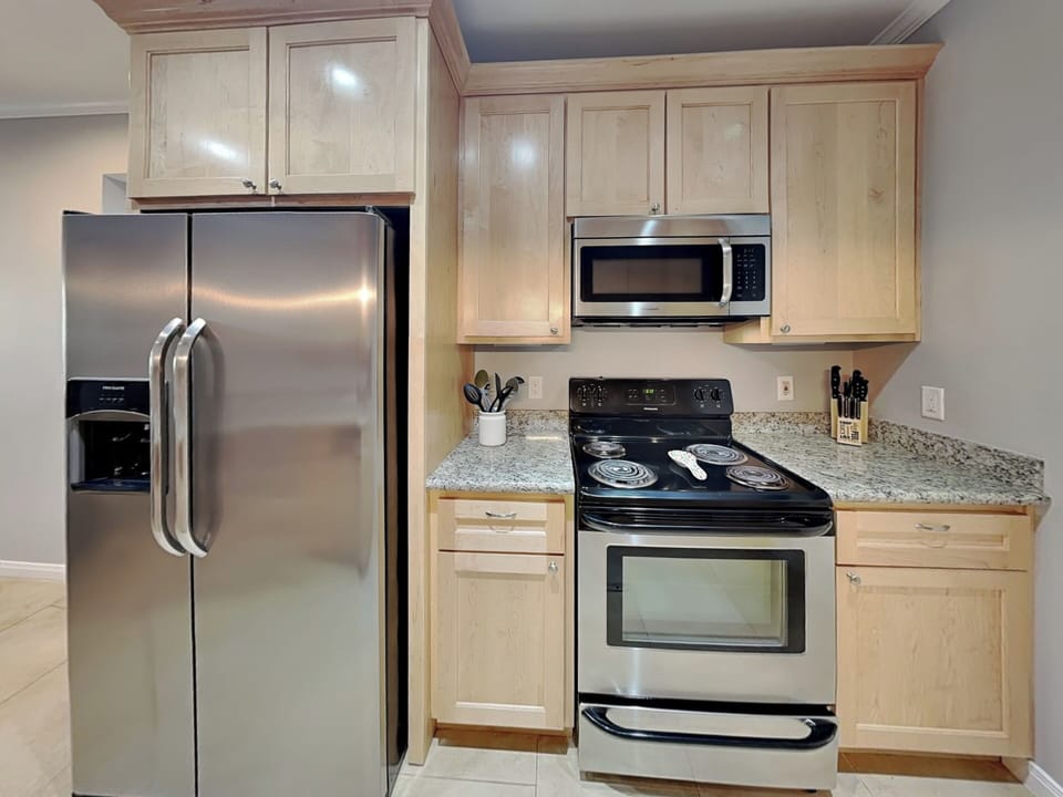 Condo (2 Bedrooms) | Property amenity