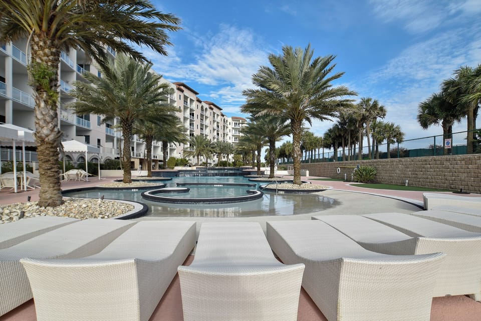 Condo (3 Bedrooms) | Property amenity