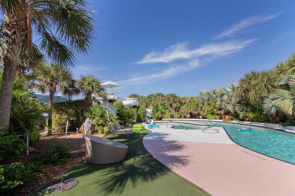 Condo (3 Bedrooms) | Property amenity