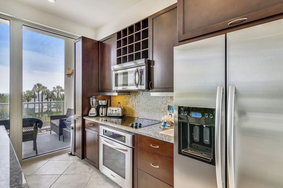 Condo (3 Bedrooms) | Property amenity