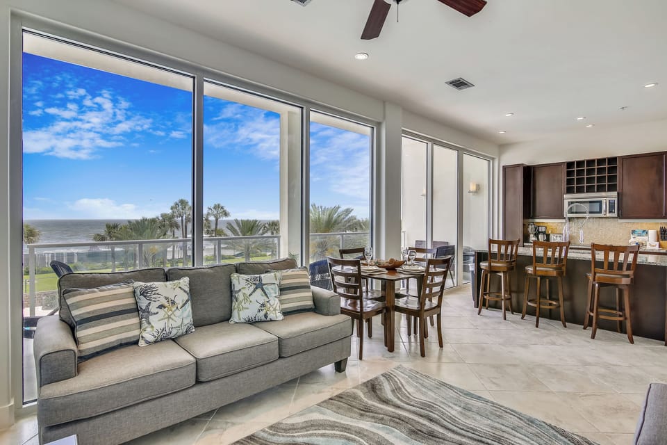 Condo (3 Bedrooms) | Property amenity