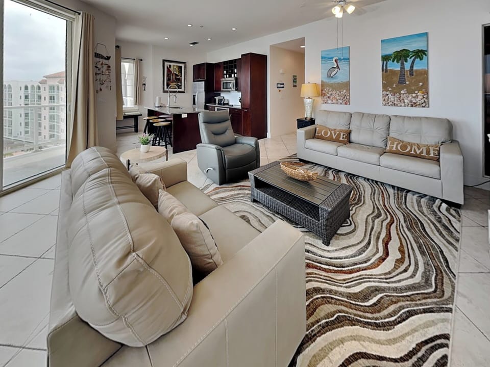 Condo (3 Bedrooms) | Property amenity