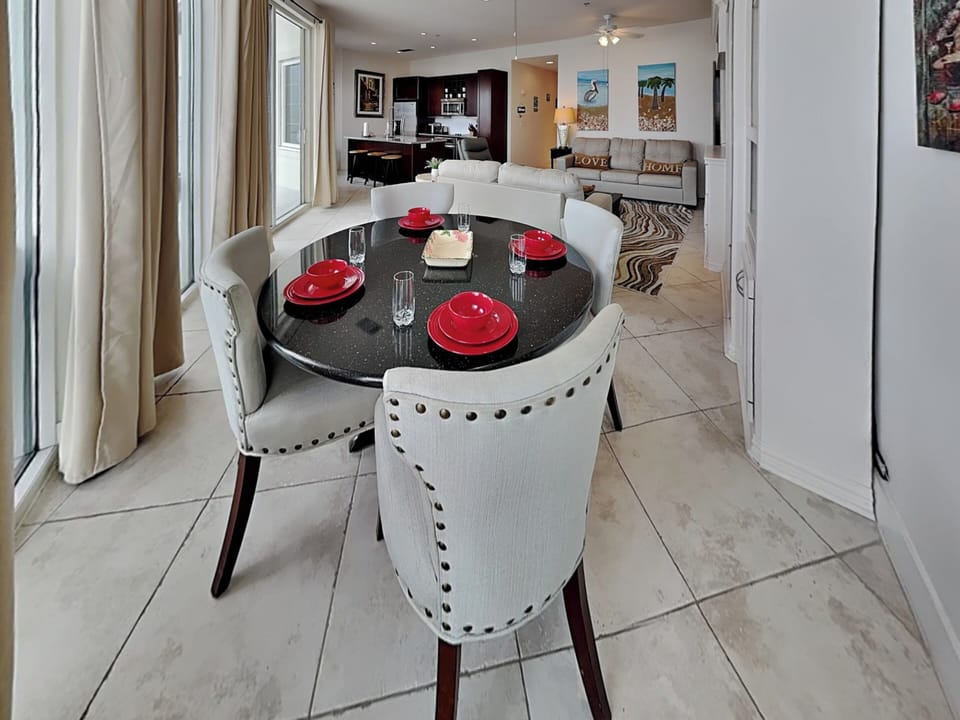 Condo (3 Bedrooms) | Property amenity