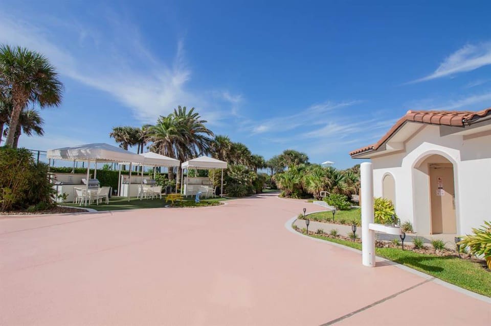 Condo (2 Bedrooms) | Property amenity