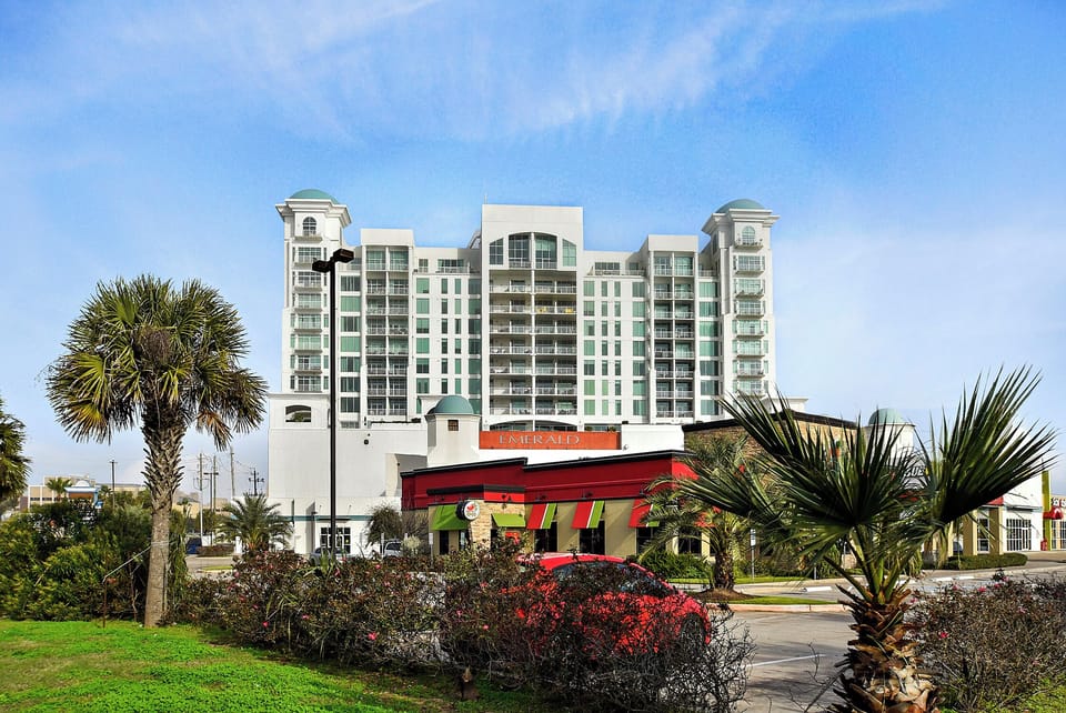 Condo (3 Bedrooms) | Property amenity
