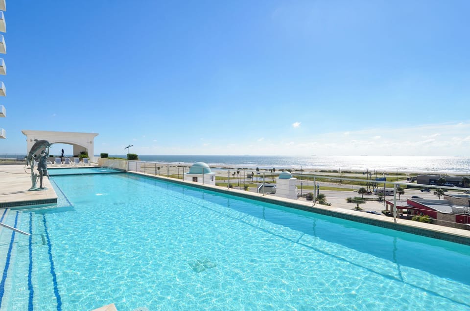 Condo (3 Bedrooms) | Property amenity
