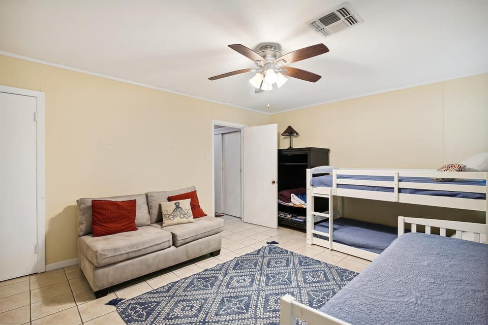 House (3 Bedrooms) | Property amenity