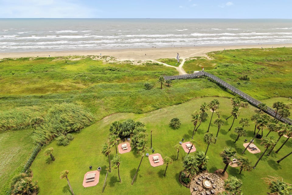 Condo (2 Bedrooms) | Property amenity