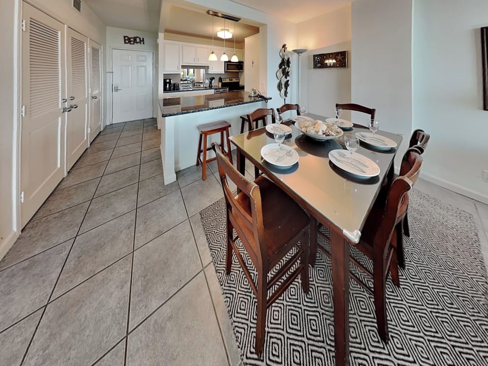 Condo (2 Bedrooms) | Property amenity