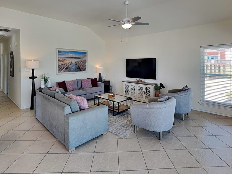 House (4 Bedrooms) | Property amenity
