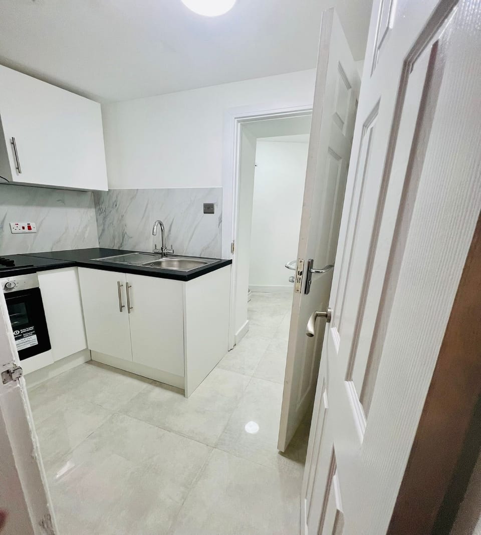 Apartment, 1 Bedroom | Private kitchenette | Electric kettle