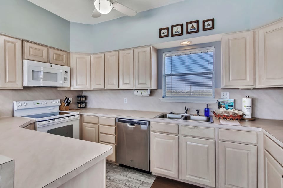 House (4 Bedrooms) | Property amenity