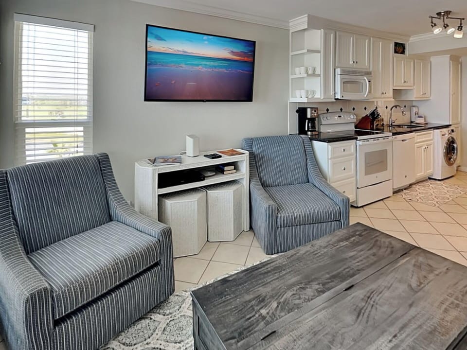 Condo (2 Bedrooms) | Property amenity