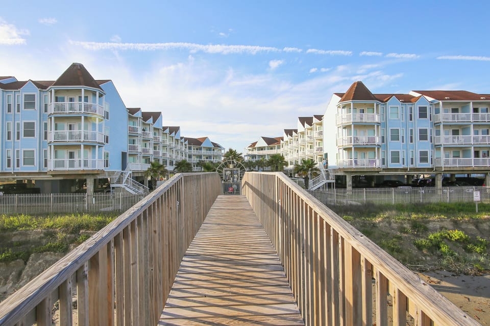 Condo (2 Bedrooms) | Property amenity