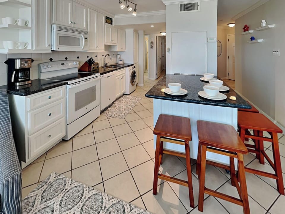 Condo (2 Bedrooms) | Property amenity