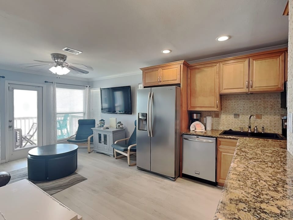 Condo (2 Bedrooms) | Property amenity