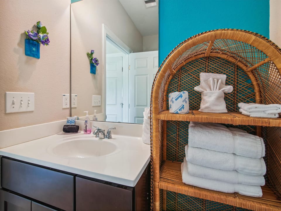 Sunny Beach Sandcastle Cottage by Ryson Vacation Rentals Cottage in Galveston Island