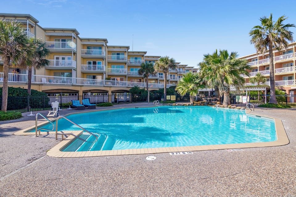 Condo (3 Bedrooms) | Property amenity