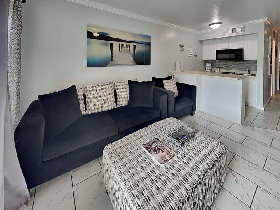 Condo (1 Bedroom) | Front of property