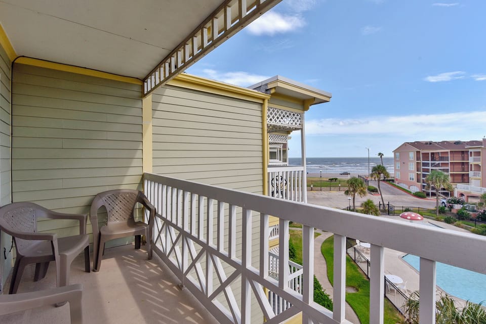Condo (1 Bedroom) | Property grounds