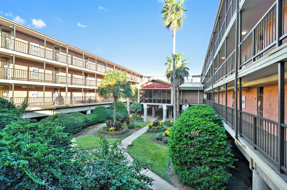Condo (1 Bedroom) | Property amenity