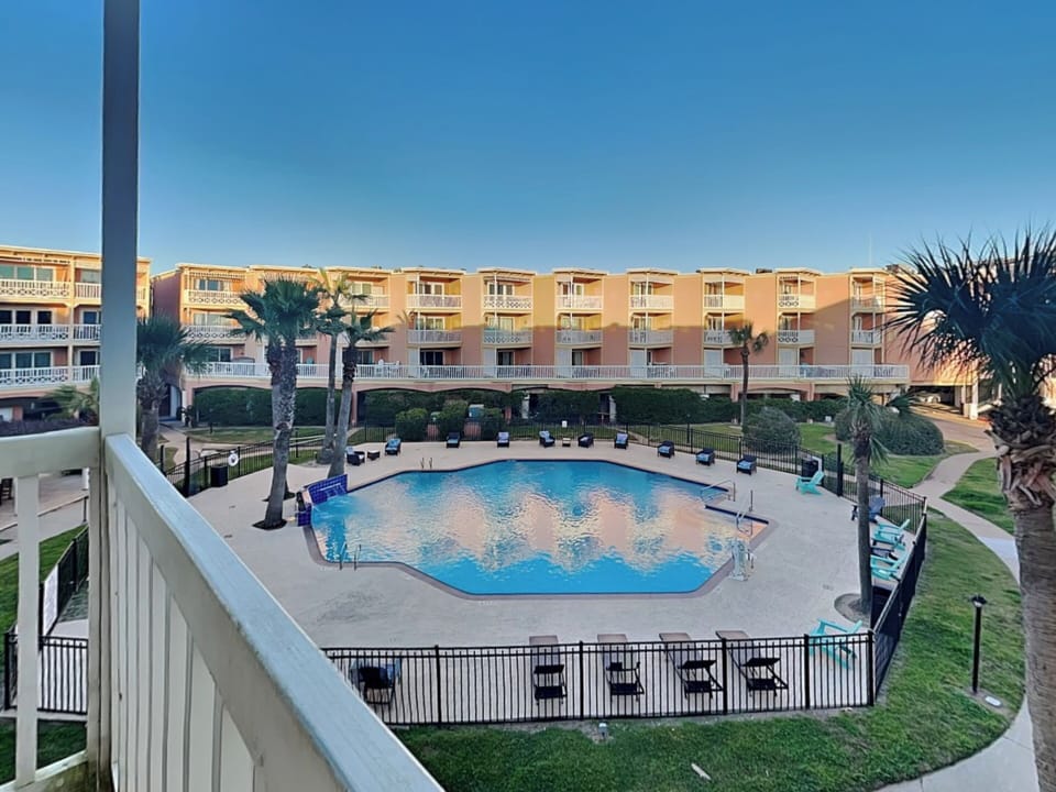 Condo (1 Bedroom) | Property amenity