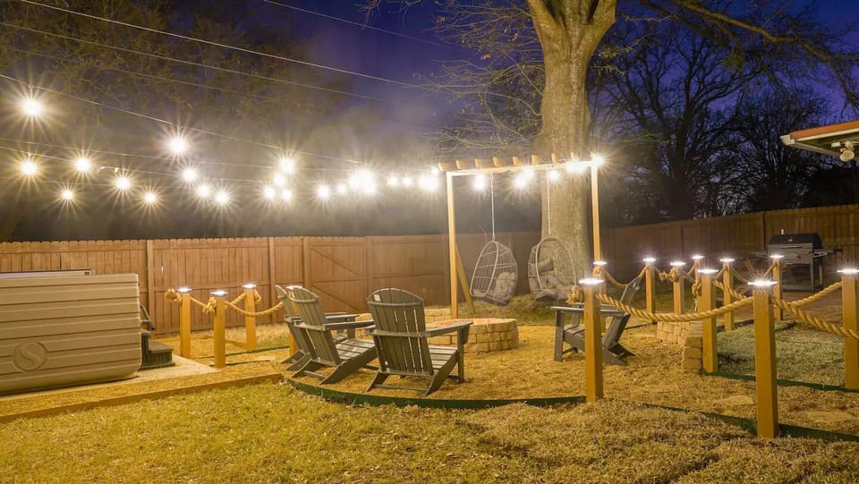 Plenty of seating around the firepit, make some smores with the family! 