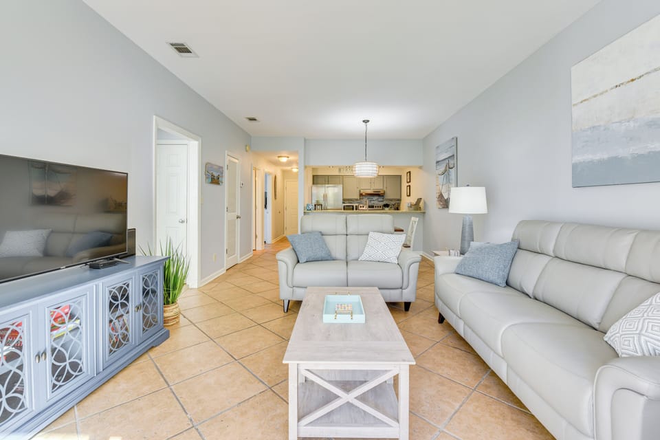 Living Room | Central A/C | Beach Towels & Chairs | Smart TV | Cable