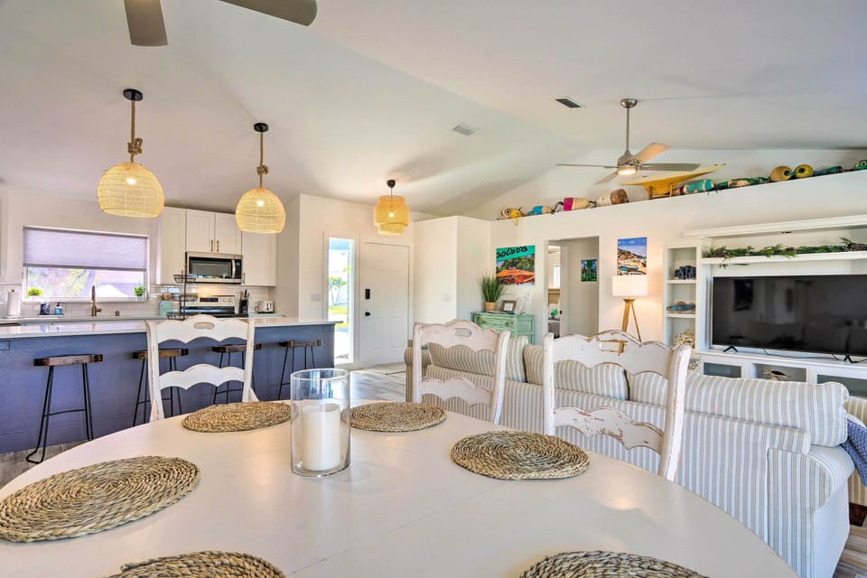 Dining Area | Dishware Provided