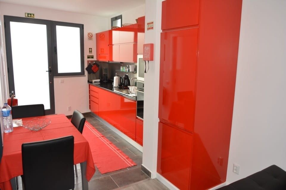 Deluxe Apartment, 1 King Bed with Sofa bed, Kitchen, Hill View | Private kitchen | Full-size fridge, microwave, oven, stovetop