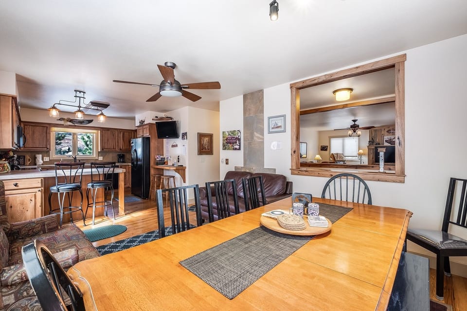 House, 5 Bedrooms | Dining