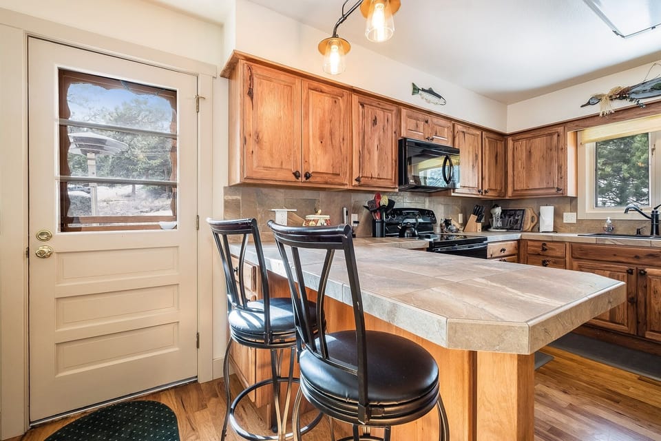 House, 5 Bedrooms | Private kitchen | Coffee/tea maker, fridge, oven, stovetop