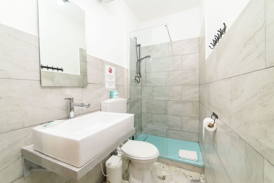 City Room | Bathroom | Shower, rainfall showerhead, hair dryer