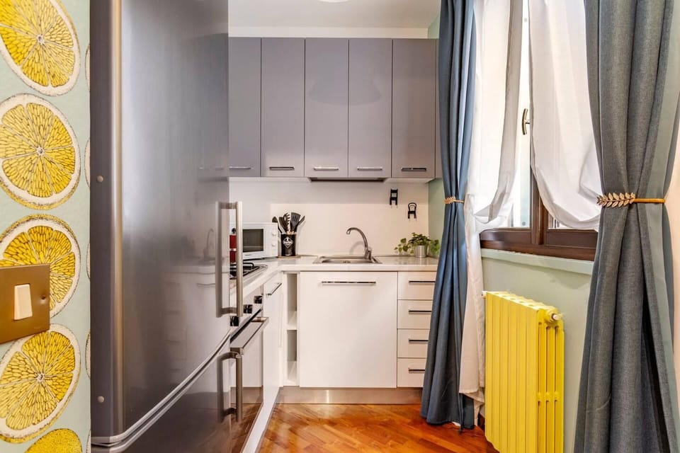 House | Private kitchen | Fridge, microwave, oven, stovetop