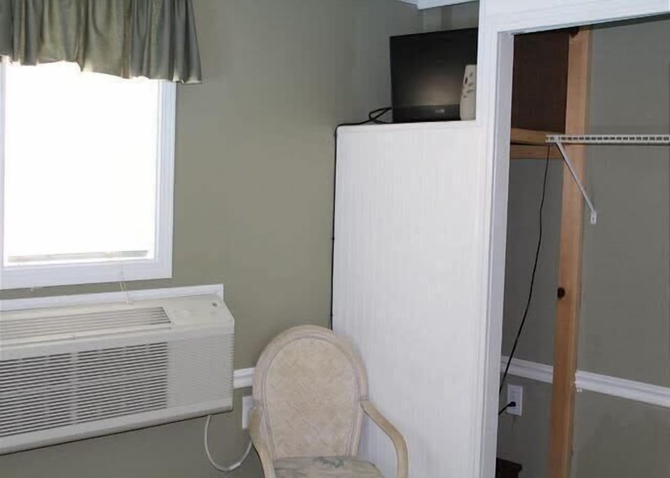 2nd Downstairs Bedroom