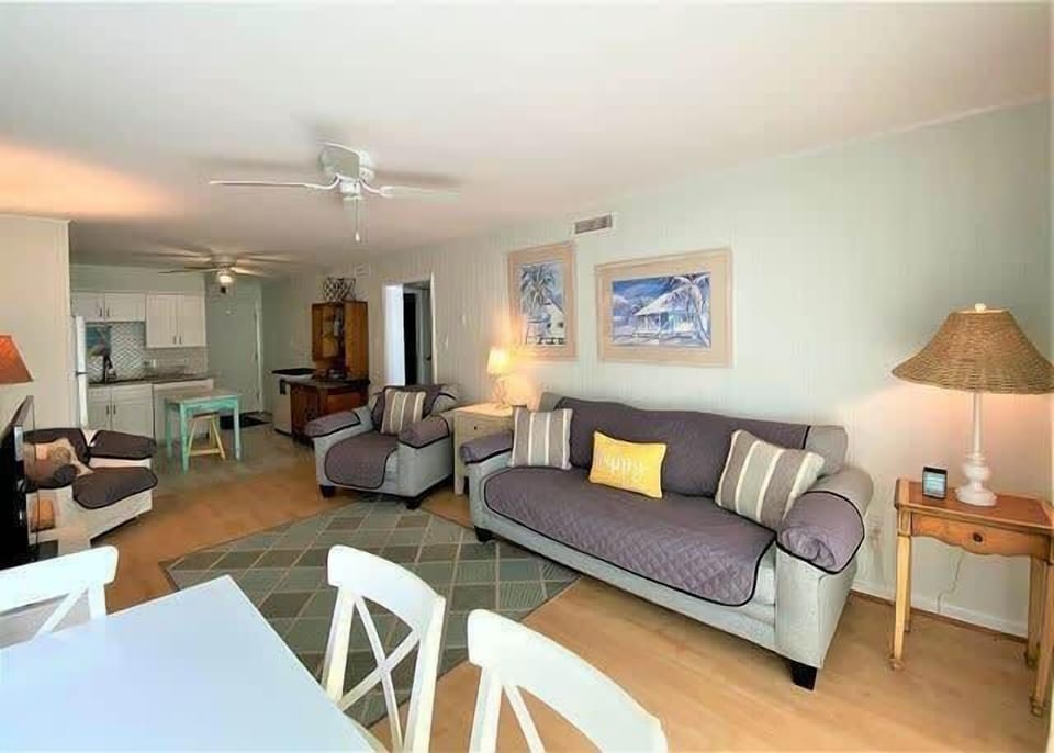 Living Room/ Dining Area