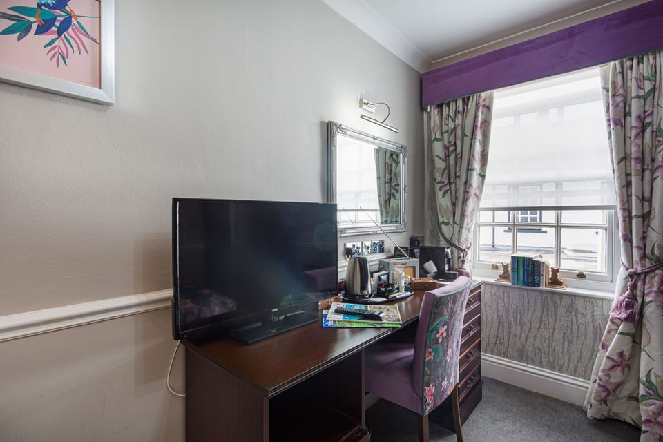 Classic Single Room | Premium bedding, individually decorated, individually furnished, desk