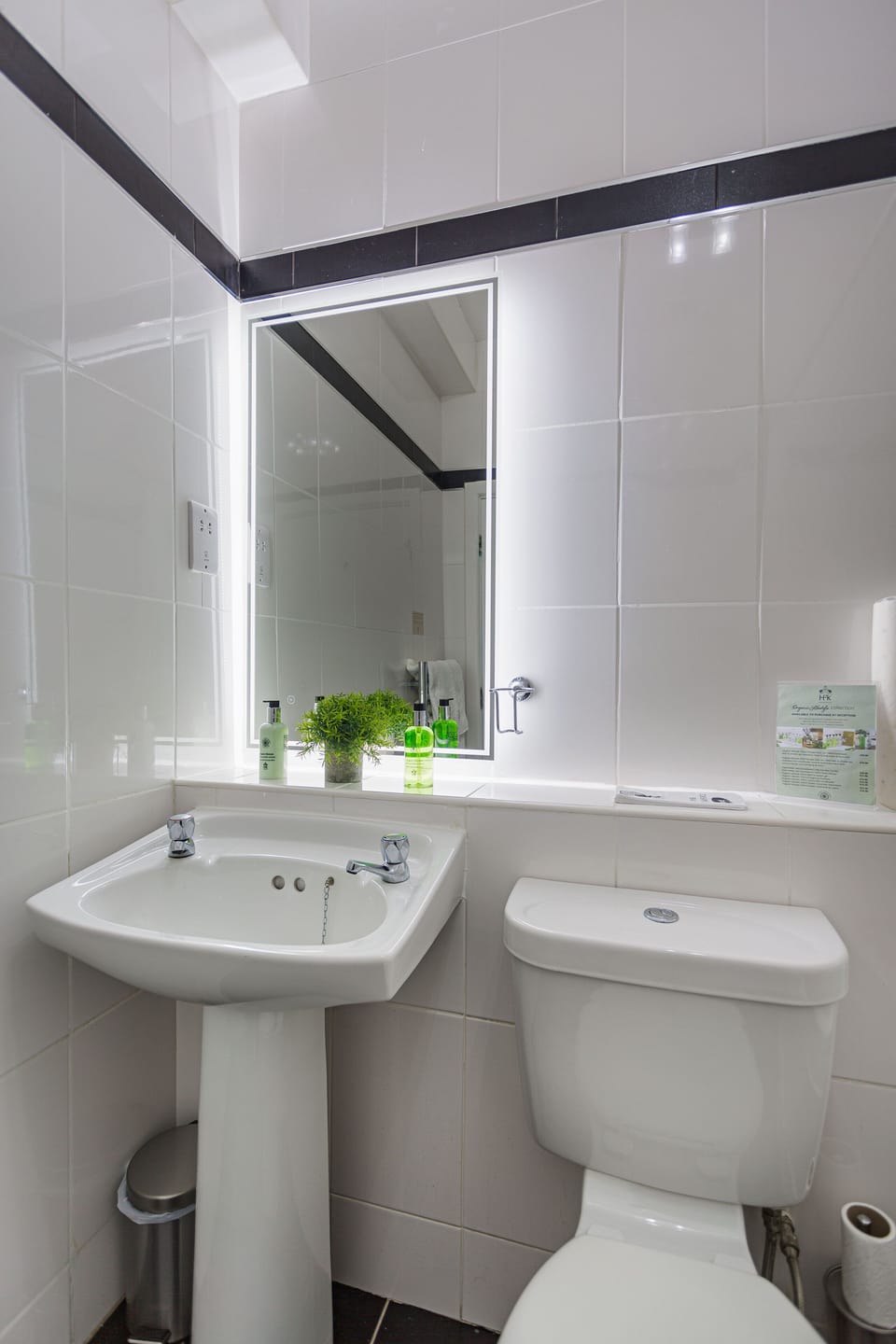 Superior Double Room | Bathroom | Free toiletries, hair dryer, bathrobes, slippers
